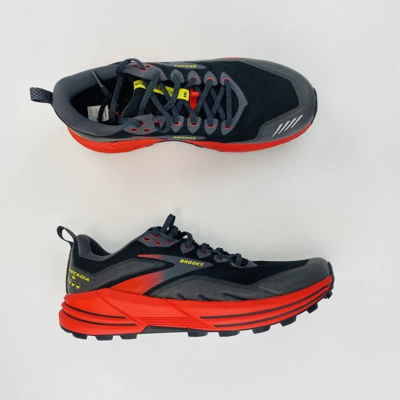 Brooks Cascadia 16 - Second Hand Trail running shoes - Men's - Black - 44 | Hardloop