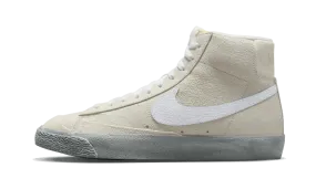 Nike Blazer Mid '77 EMB Summit White