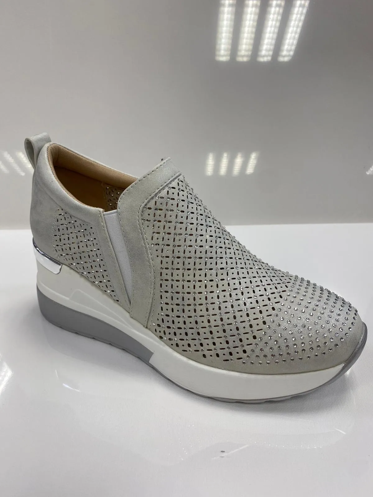 SNEAKERS ALTE CON DETTAGLI E BRILLANTINI ALYSSA