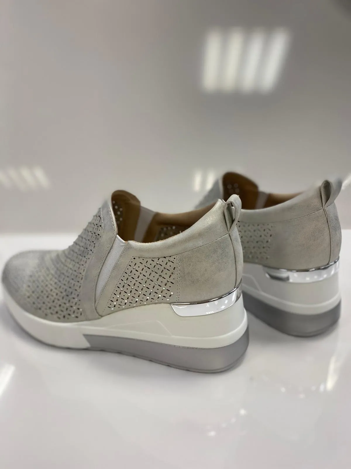 SNEAKERS ALTE CON DETTAGLI E BRILLANTINI ALYSSA