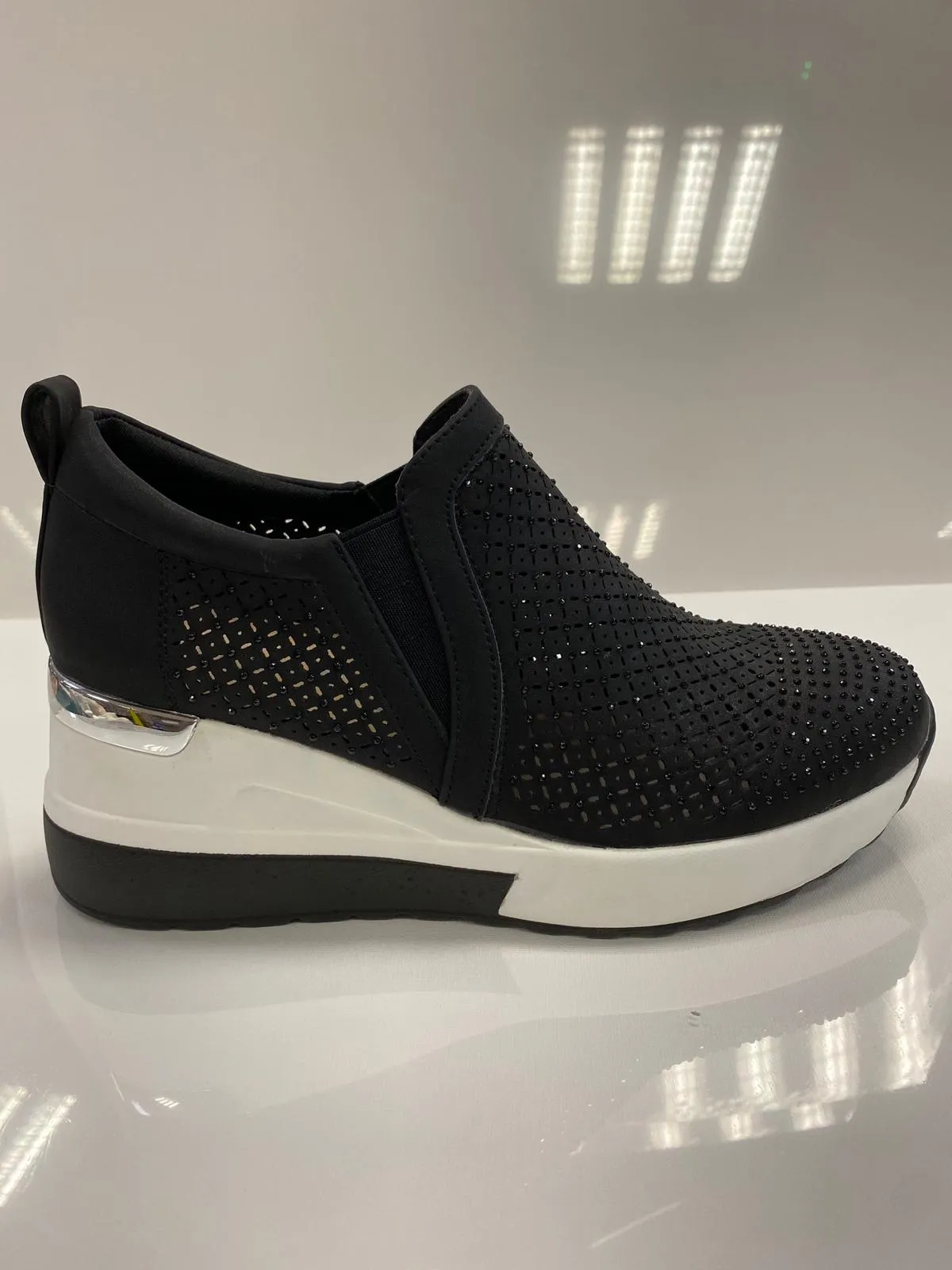 SNEAKERS ALTE CON DETTAGLI E BRILLANTINI ALYSSA