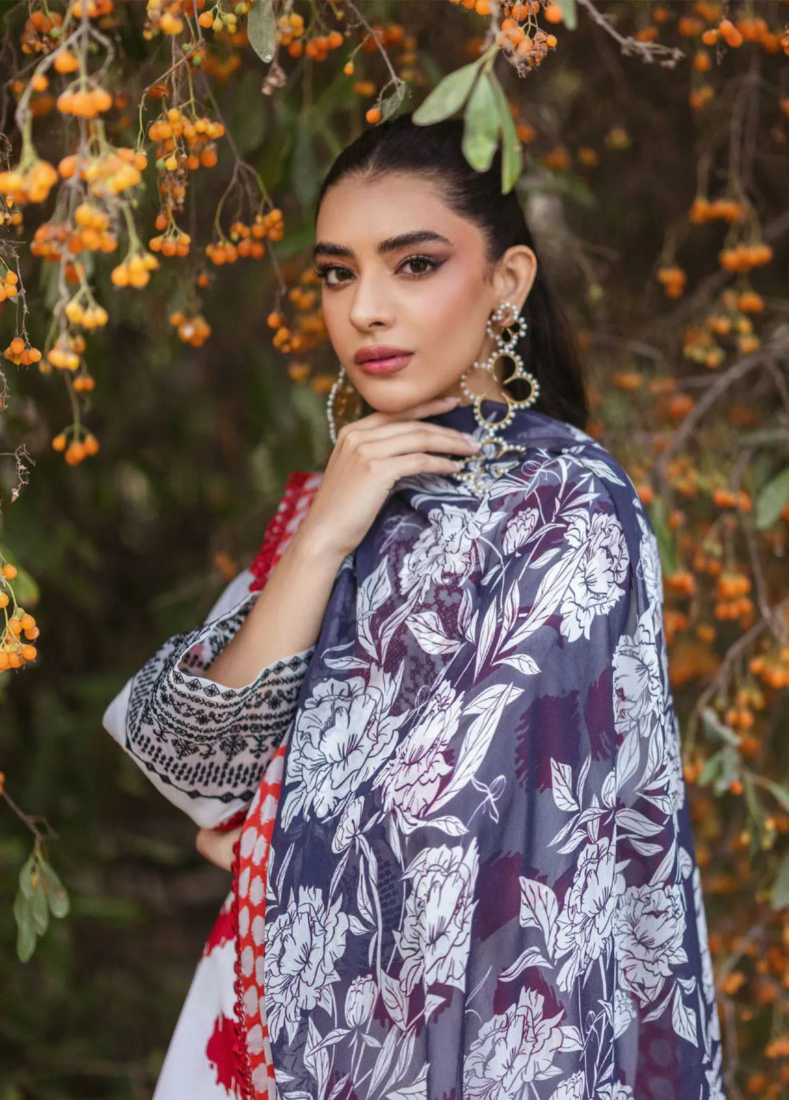 Tahra By Zainab Chottani Embroidered Lawn 3 Piece Unstitched Suit ZC24T 10A FREYA